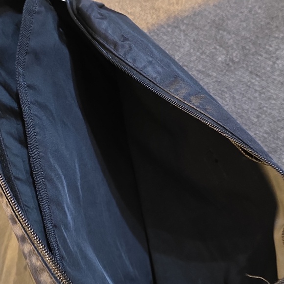 Black Men's Messenger Bag - Picture 7 of 9